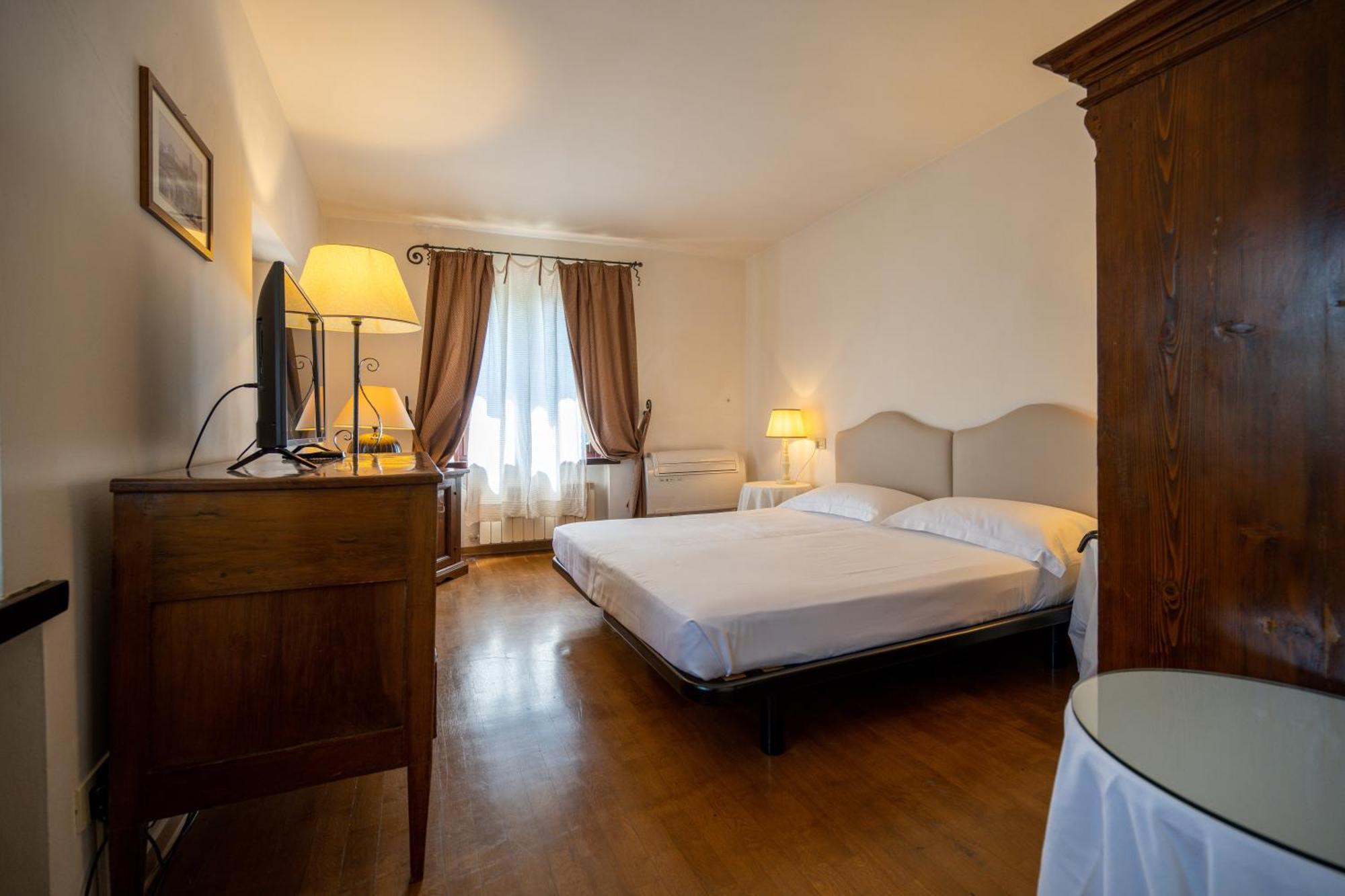 Hotel Palazzo Viviani Castello Di Montegridolfo Pokój zdjęcie